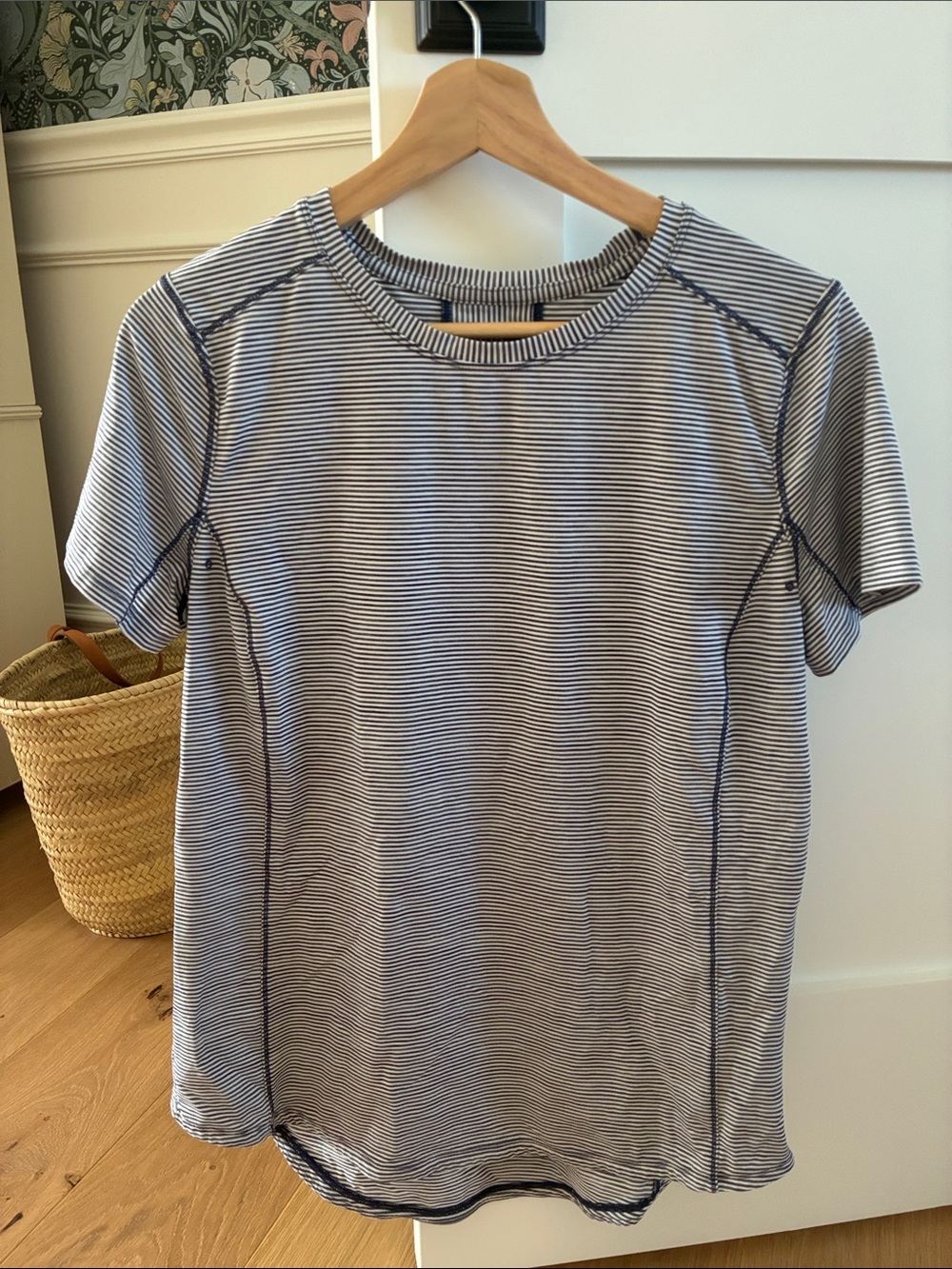Duluth Trading Co Women's Short-Sleeve Striped Tee in Navy and White-size M